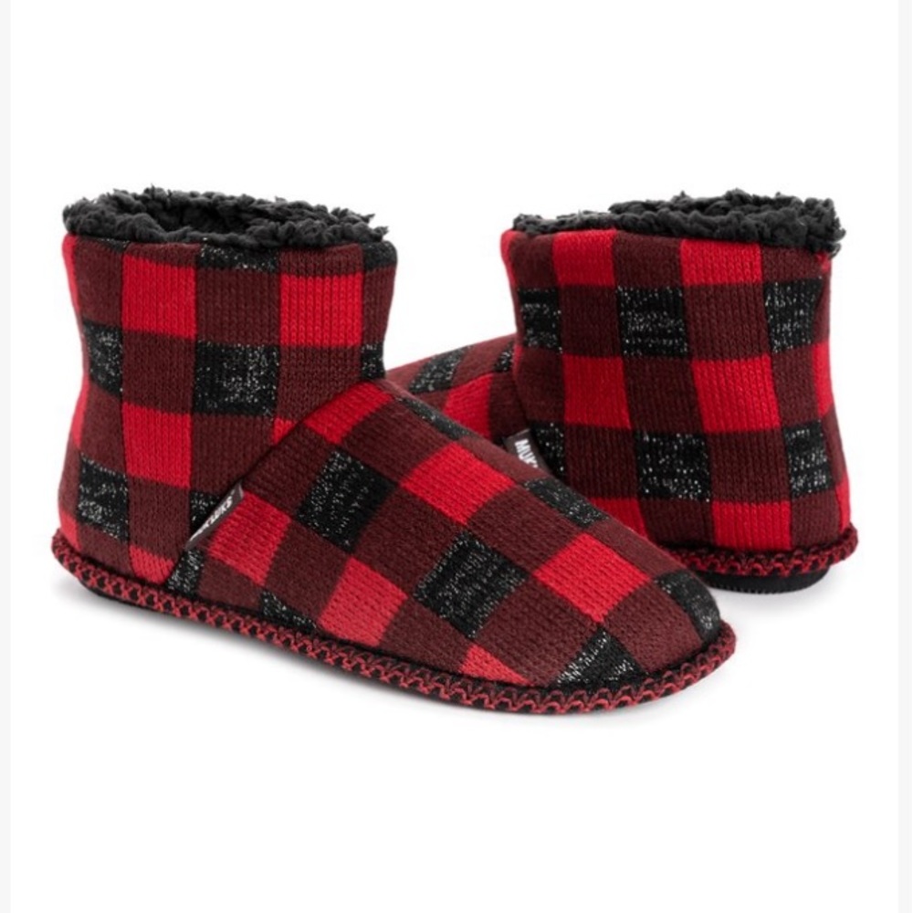 MUK LUK Slippers! Red & Black Plaid! Faux Fur! NWT! Size L (9-10)
